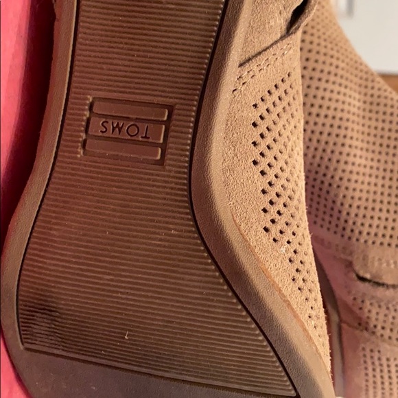 Shoes - Picture 5 of 7